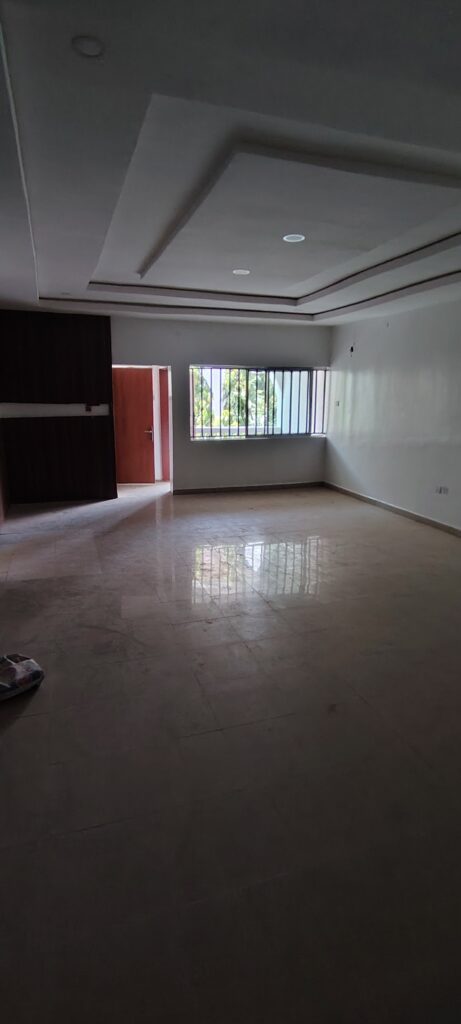 Newly Renovated 3 Bedroom Flat Apartment