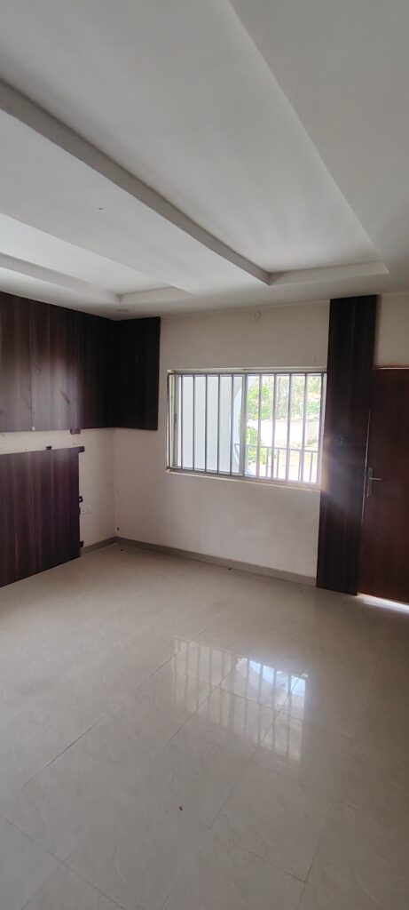 Newly Renovated 3 Bedroom Flat Apartment