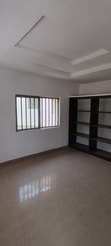 Newly Renovated 3 Bedroom Flat Apartment