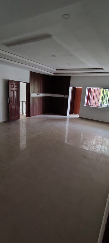 Newly Renovated 3 Bedroom Flat Apartment